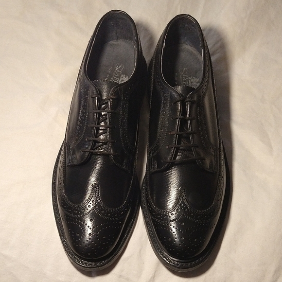 Stafford Black Leather Oxford Shoes with Wingtip Design main image 5